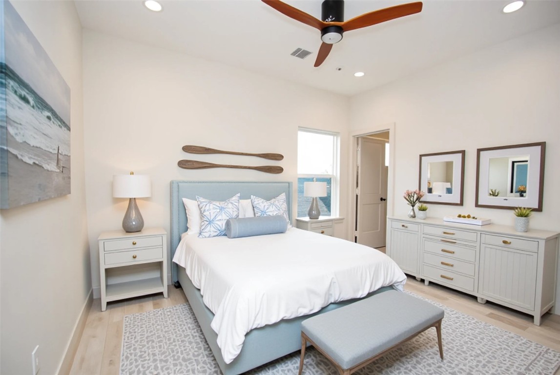 6310 Illinois Street, Unit A Houston, TX 77021 - Photo 17 of 22 a bedroom with a bed and a dresser