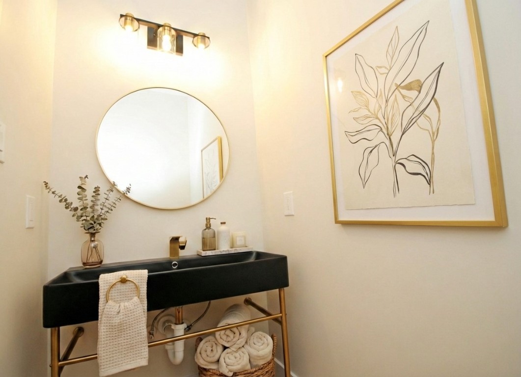6310 Illinois Street, Unit A Houston, TX 77021 - Photo 18 of 22 a living room with a mirror and a lamp