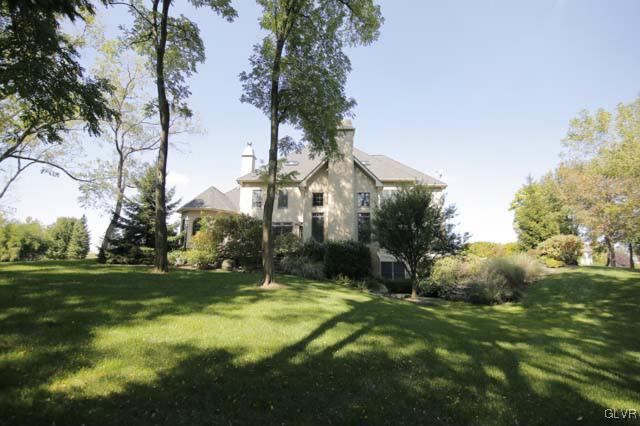 3560 Manor Road Bethlehem, PA 18020 - Photo 3 of 46 Gallery Image 3