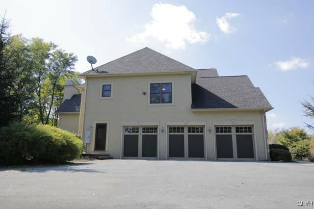 3560 Manor Road Bethlehem, PA 18020 - Photo 6 of 46 Gallery Image 6