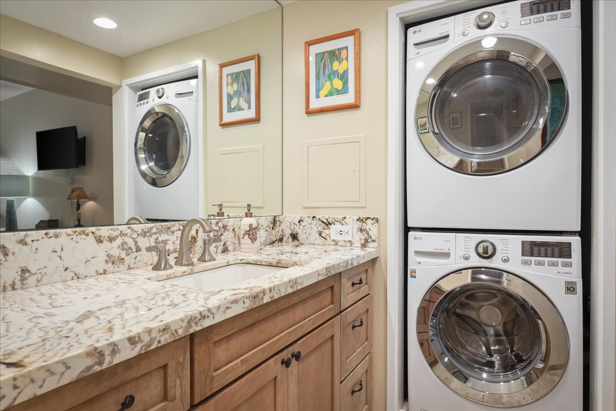 75-6040 Alii Drive, Unit 303 Kailua-Kona, HI 96740 - Photo 19 of 24 a utility room with sink dryer and washer