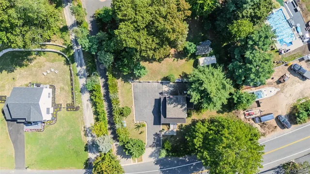a picture of a wall with a white wall
