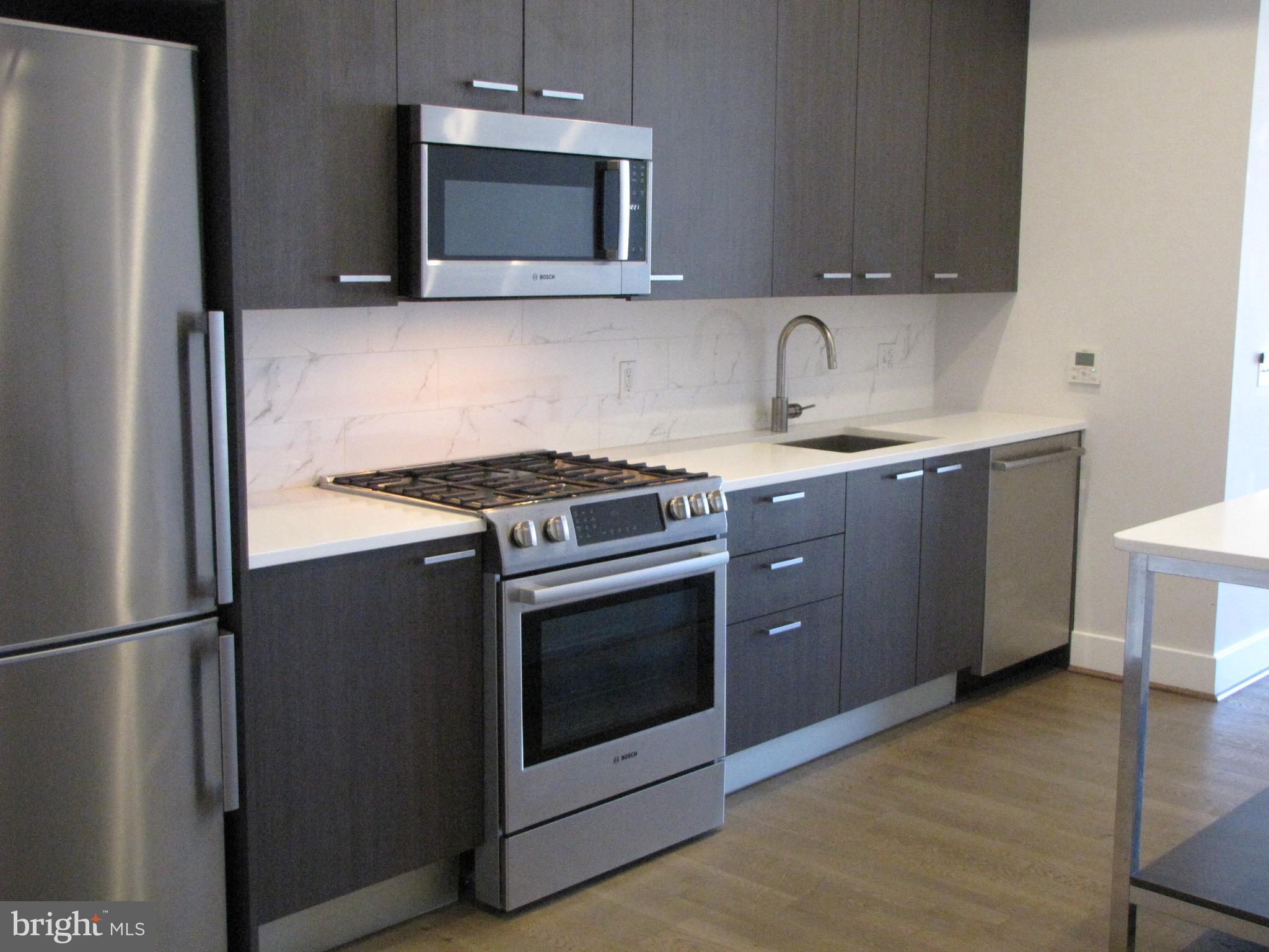 525 Water Street Southwest, Unit 404 Washington, DC 20024 - Photo 3 of 31 Chef's kitchen, outfitted for deliciousness!