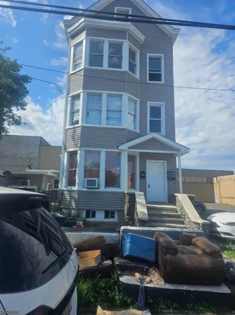 $2,400 | 193 Knickerbocker Avenue, Paterson, NJ 07503