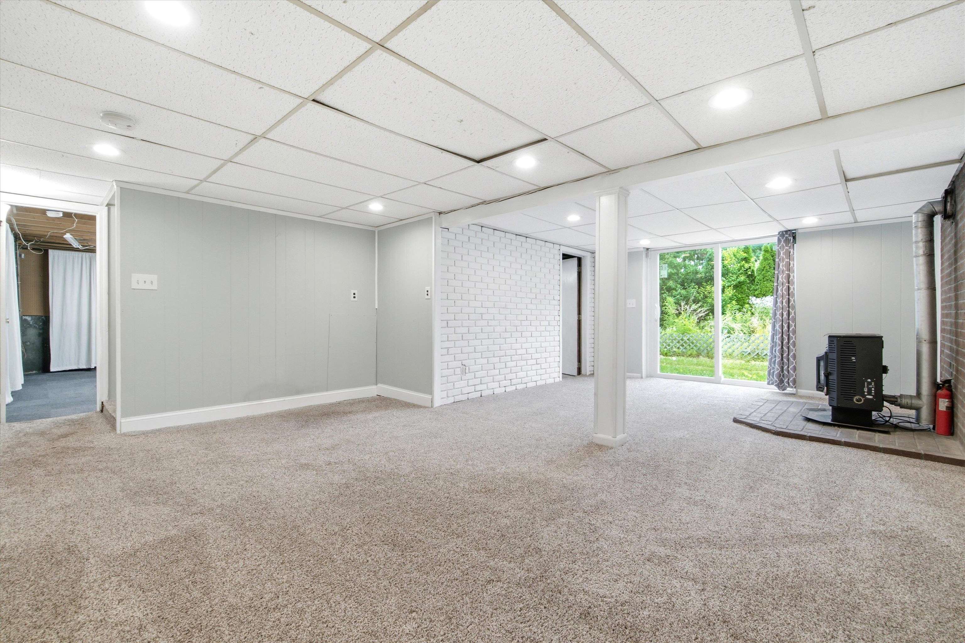 12 Bryant Road Nashua, NH 03062 - Photo 35 of 41