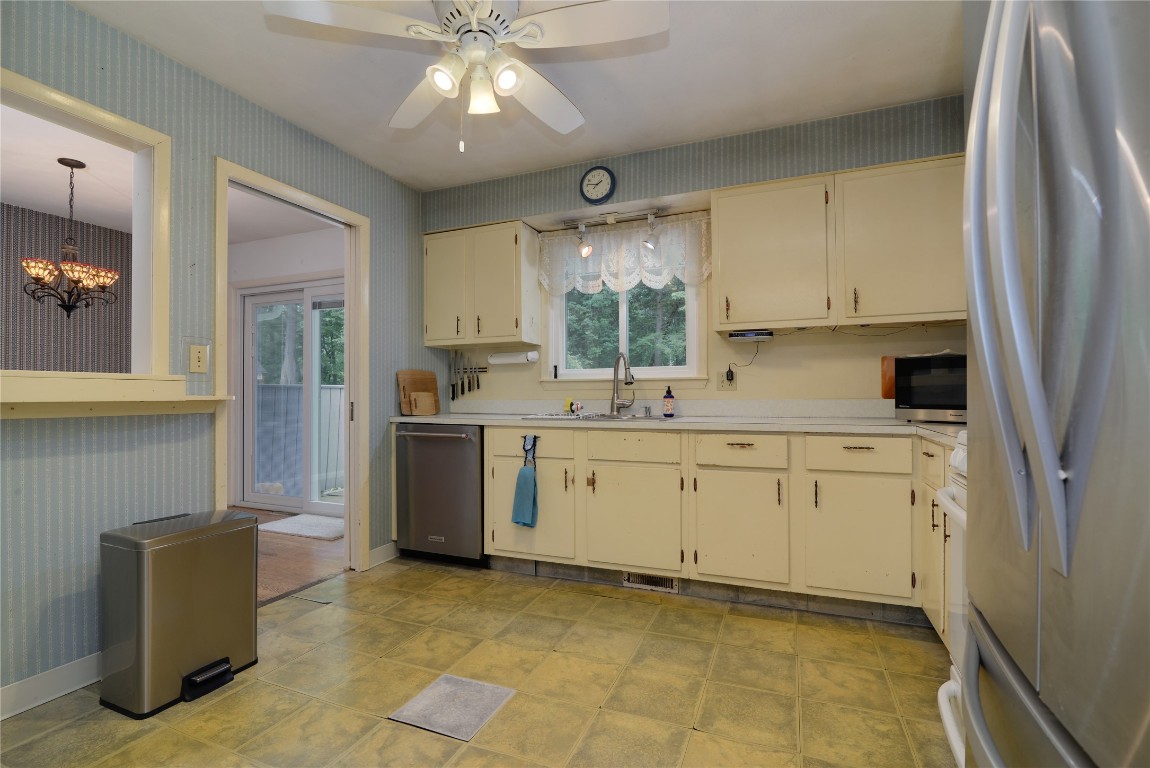 236 Ridgefield Road Endicott, NY 13760 - Photo 11 of 36 Gallery Image 11
