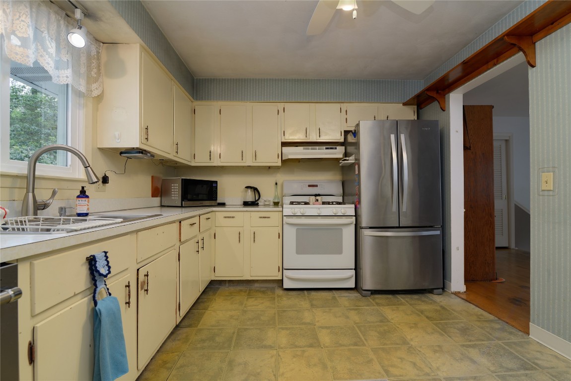 236 Ridgefield Road Endicott, NY 13760 - Photo 10 of 36 Gallery Image 10