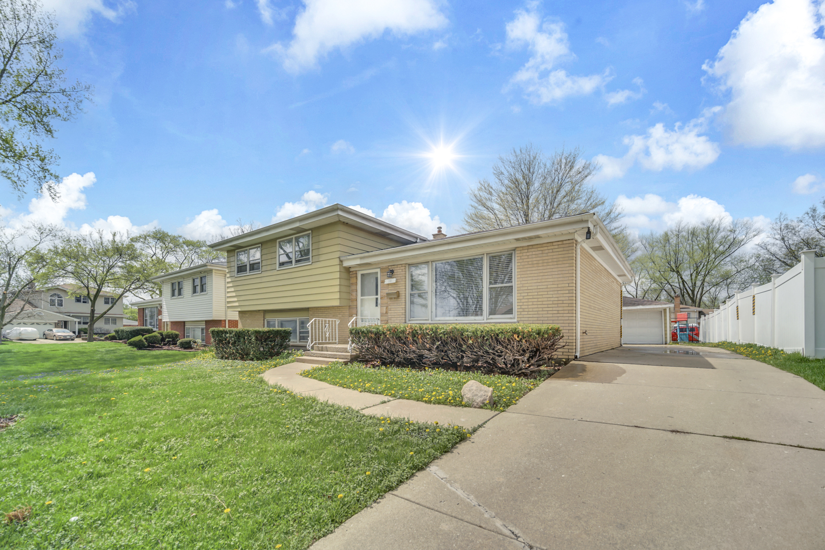 10 Adams Drive Addison, IL 60101 - Photo 3 of 19