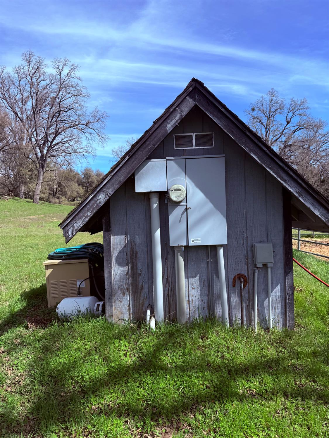 2901 Cedar Creek Road Somerset, CA 95684 - Photo 56 of 56 a backyard of a house with lots of green space