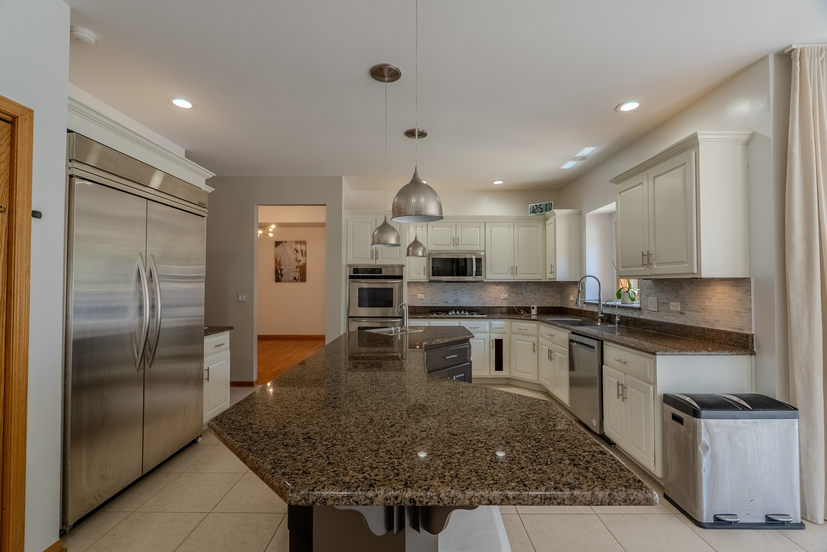 11617 Coach Drive Mokena, IL 60448 - Photo 17 of 38 a large kitchen with stainless steel appliances granite countertop a sink stove and refrigerator