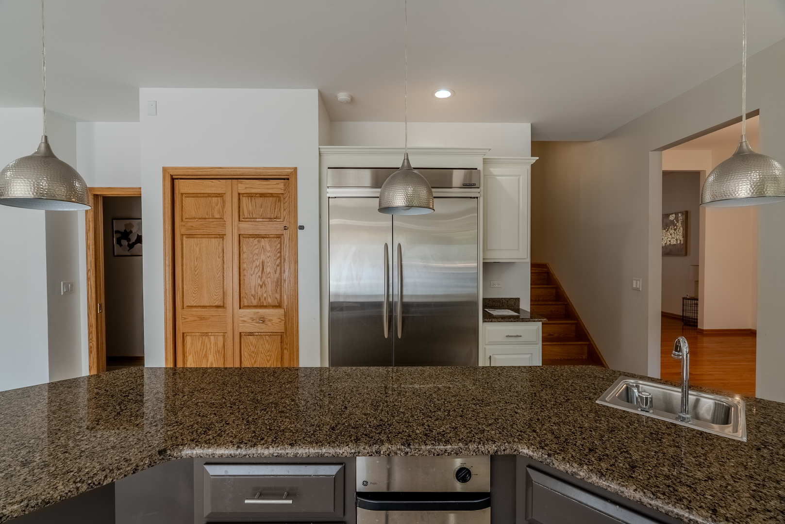 11617 Coach Drive Mokena, IL 60448 - Photo 19 of 38 a kitchen with stainless steel appliances granite countertop a refrigerator and a sink