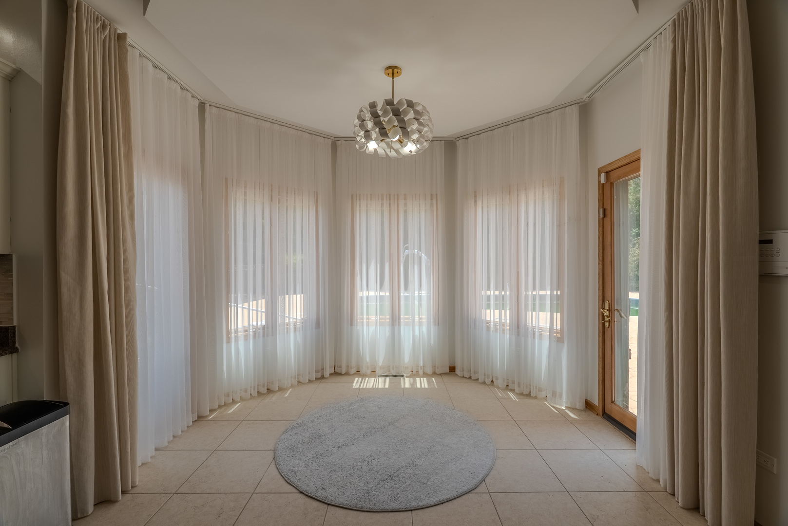 11617 Coach Drive Mokena, IL 60448 - Photo 20 of 38 a view of an empty room with a window