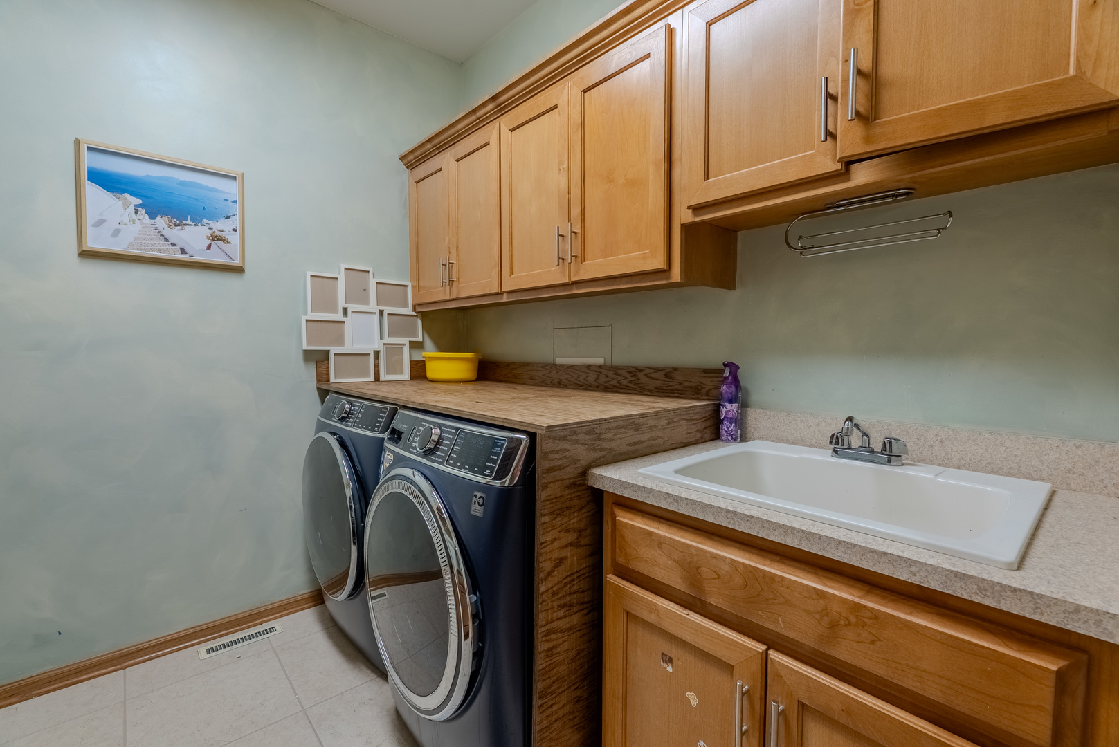 11617 Coach Drive Mokena, IL 60448 - Photo 25 of 38 a utility room with dryer and washer