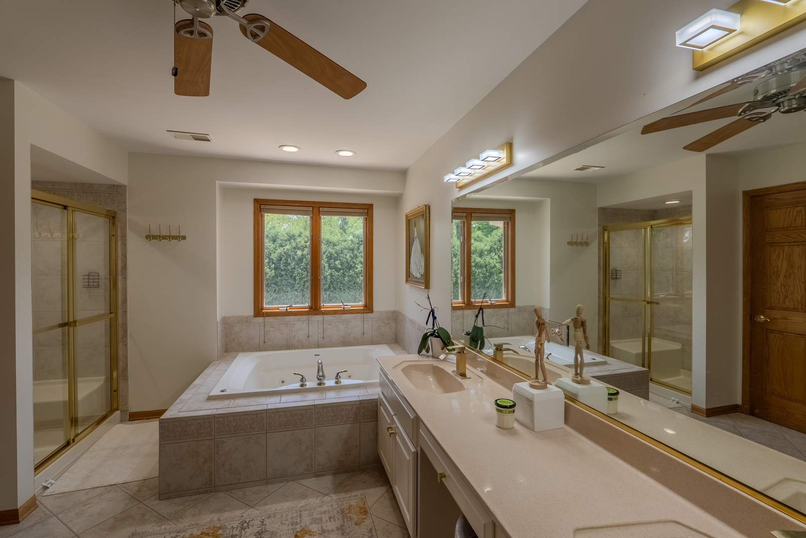 11617 Coach Drive Mokena, IL 60448 - Photo 29 of 38 a bathroom with a tub a double vanity sink a mirror and shower