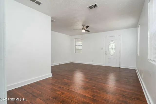 $1,195 | 2221 Commonwealth Avenue, Jacksonville, FL 32209