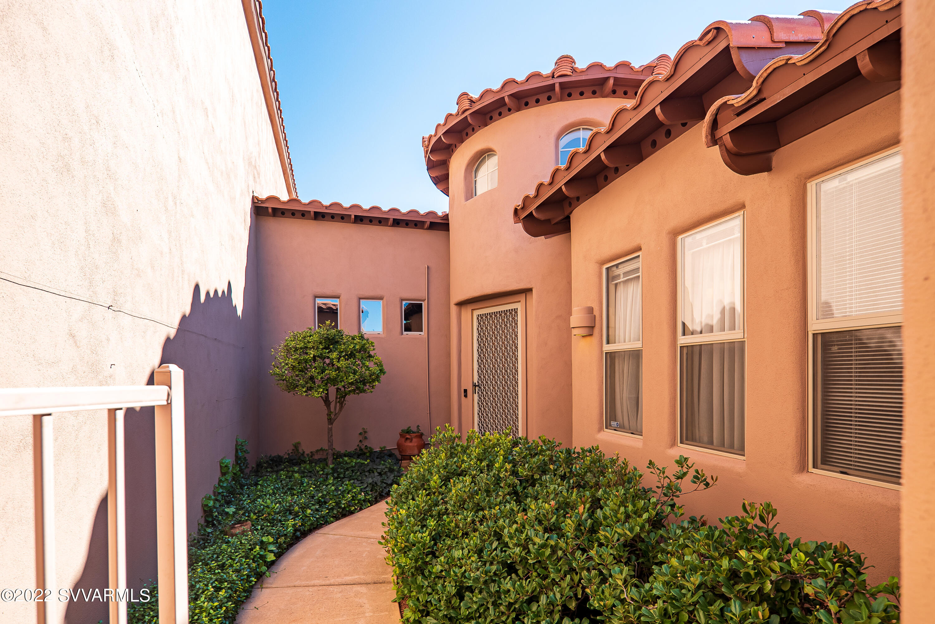 35 Rio Sinagua Sedona, AZ 86351 - Photo 3 of 67 a front view of a house with garden