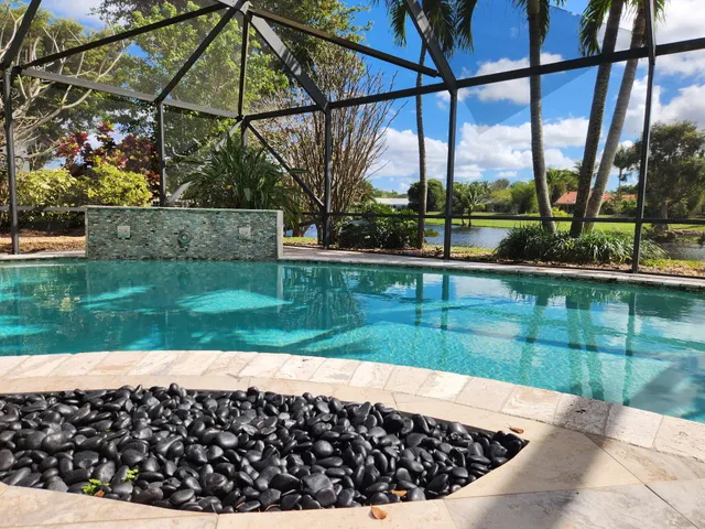 a view of a back yard