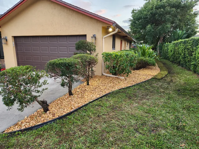 a view of a yard in front of house