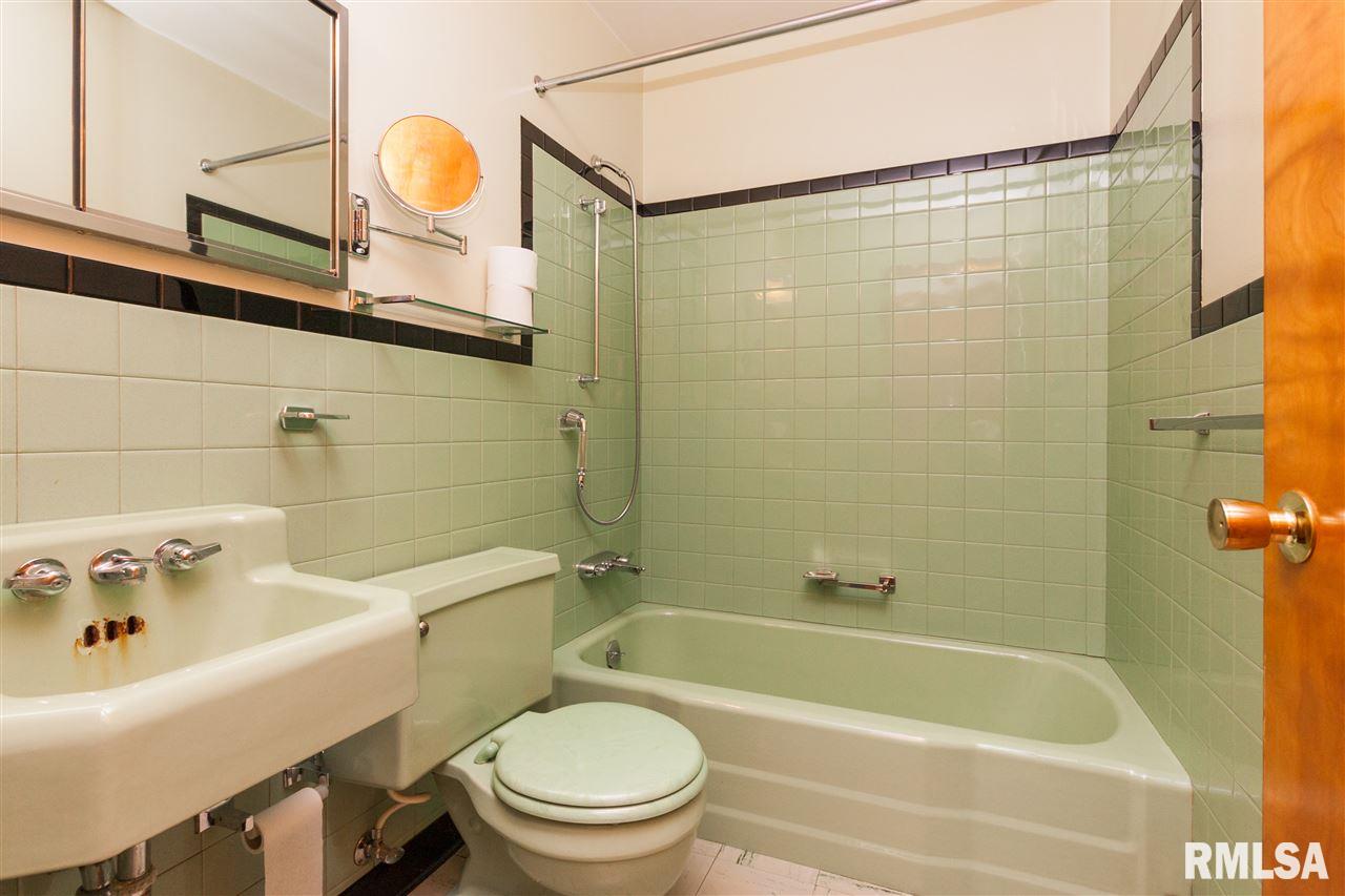 5714 North Hamilton Road Peoria, IL 61614 - Photo 16 of 36 Gallery Image 16