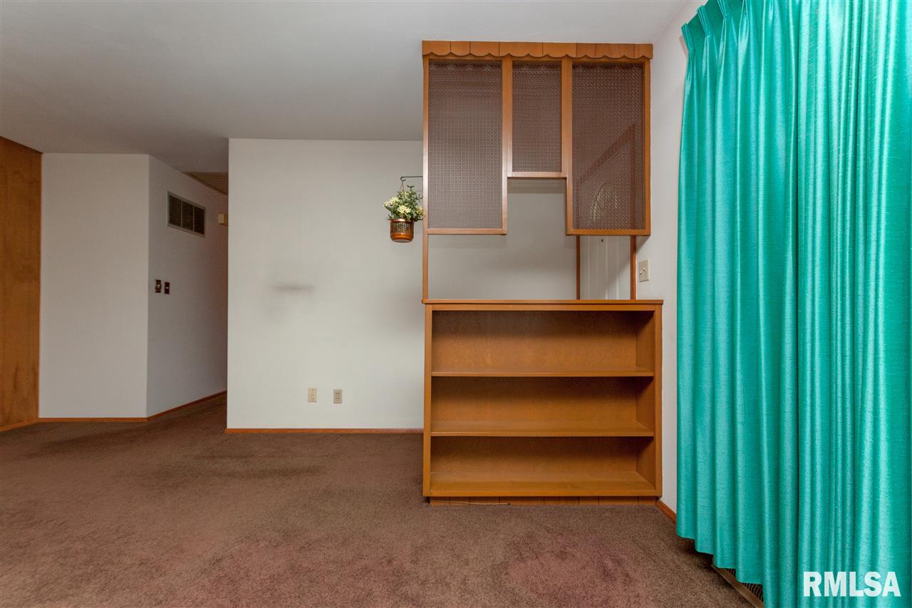 5714 North Hamilton Road Peoria, IL 61614 - Photo 3 of 36 Gallery Image 3