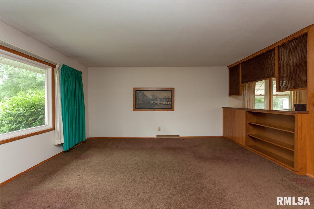 5714 North Hamilton Road Peoria, IL 61614 - Photo 4 of 36 Gallery Image 4