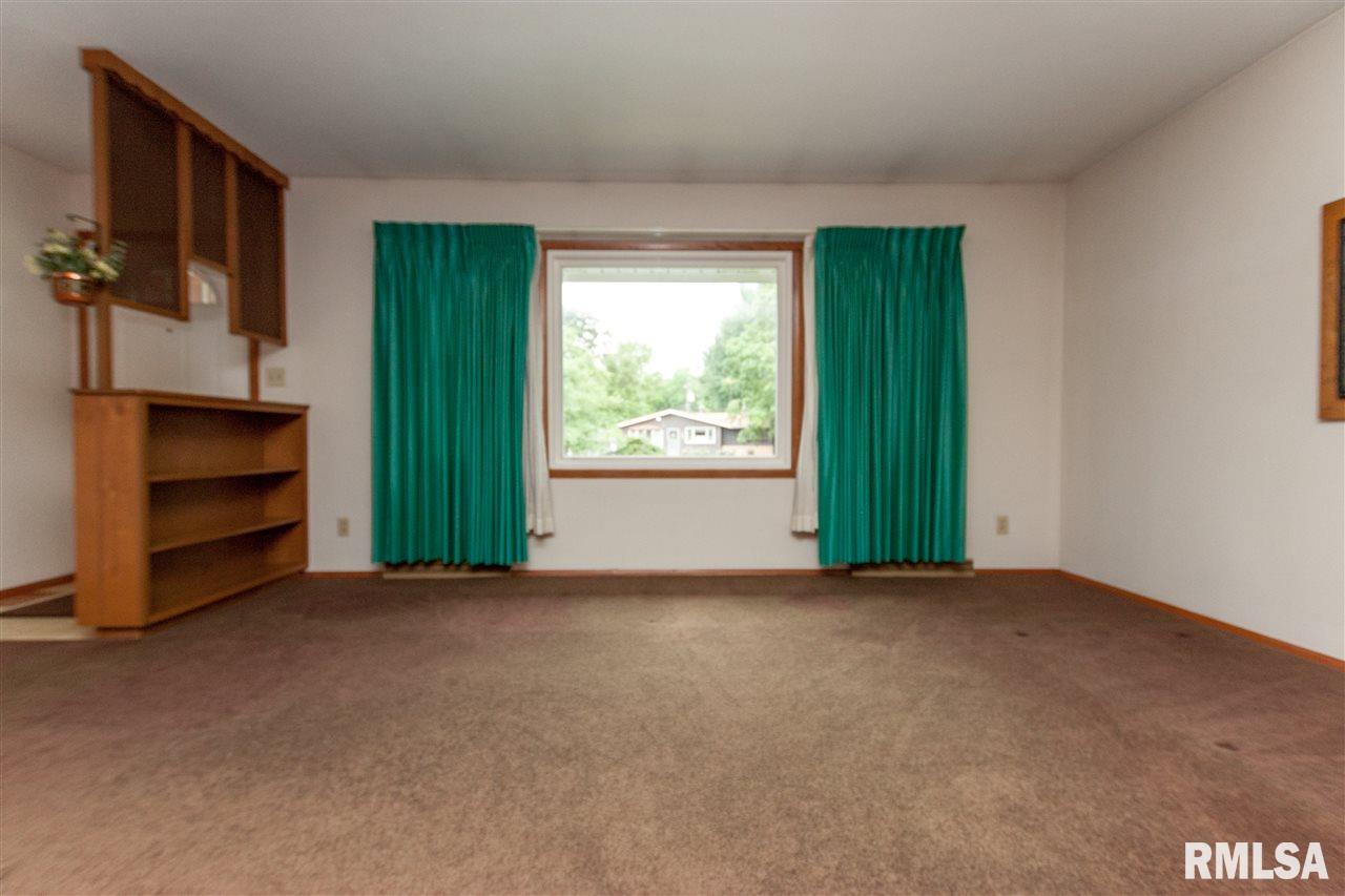 5714 North Hamilton Road Peoria, IL 61614 - Photo 5 of 36 Gallery Image 5
