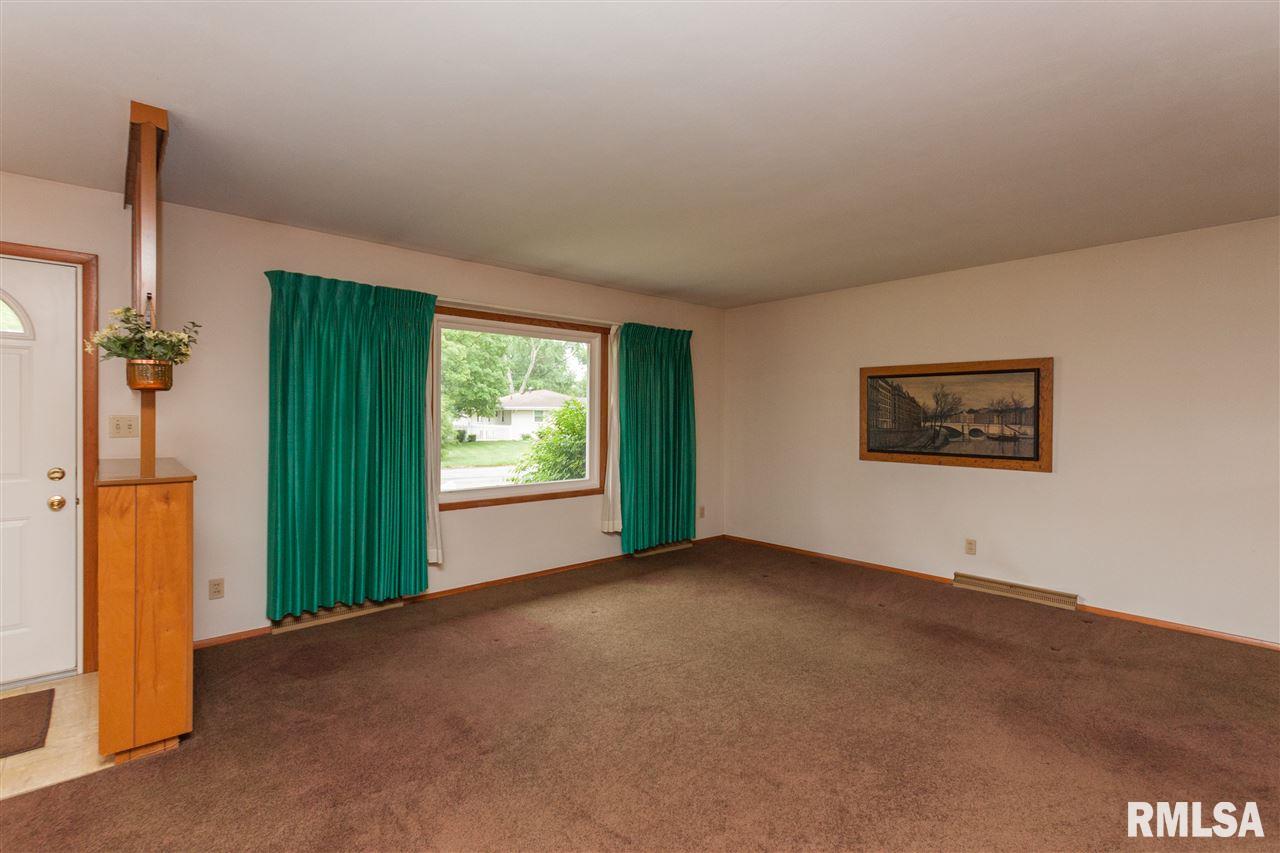 5714 North Hamilton Road Peoria, IL 61614 - Photo 7 of 36 Gallery Image 7