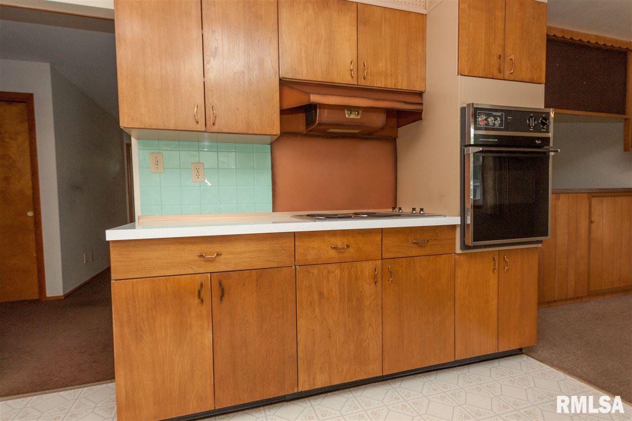 5714 North Hamilton Road Peoria, IL 61614 - Photo 10 of 36 Gallery Image 10