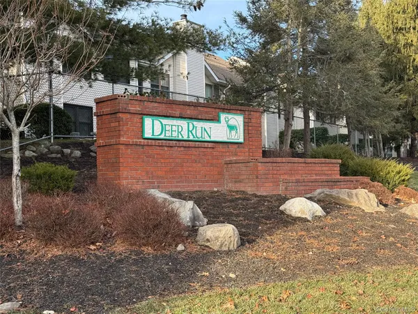 $325,000 | 6 Deer Ct Drive, Middletown, NY 10940