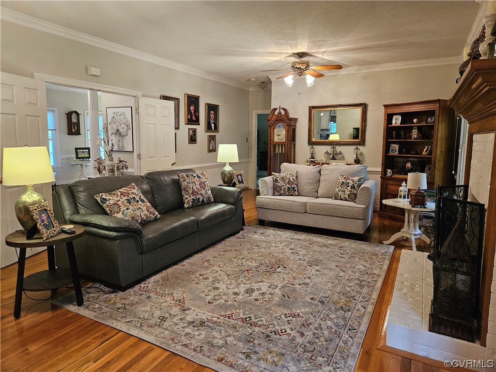 6373 Pine Slash Road Mechanicsville, VA 23116 - Photo 17 of 49 a living room with furniture and a flat screen tv
