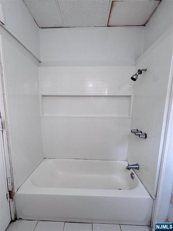 9 Sparrow Street Paterson, NJ 07524 - Photo 12 of 20 a bathroom with a bathtub