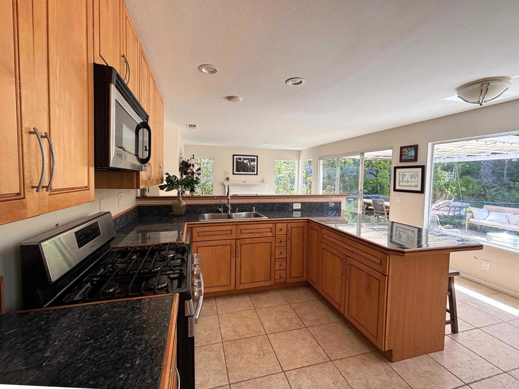 4993 Calle Sobrado Oceanside, CA 92056 - Photo 4 of 10