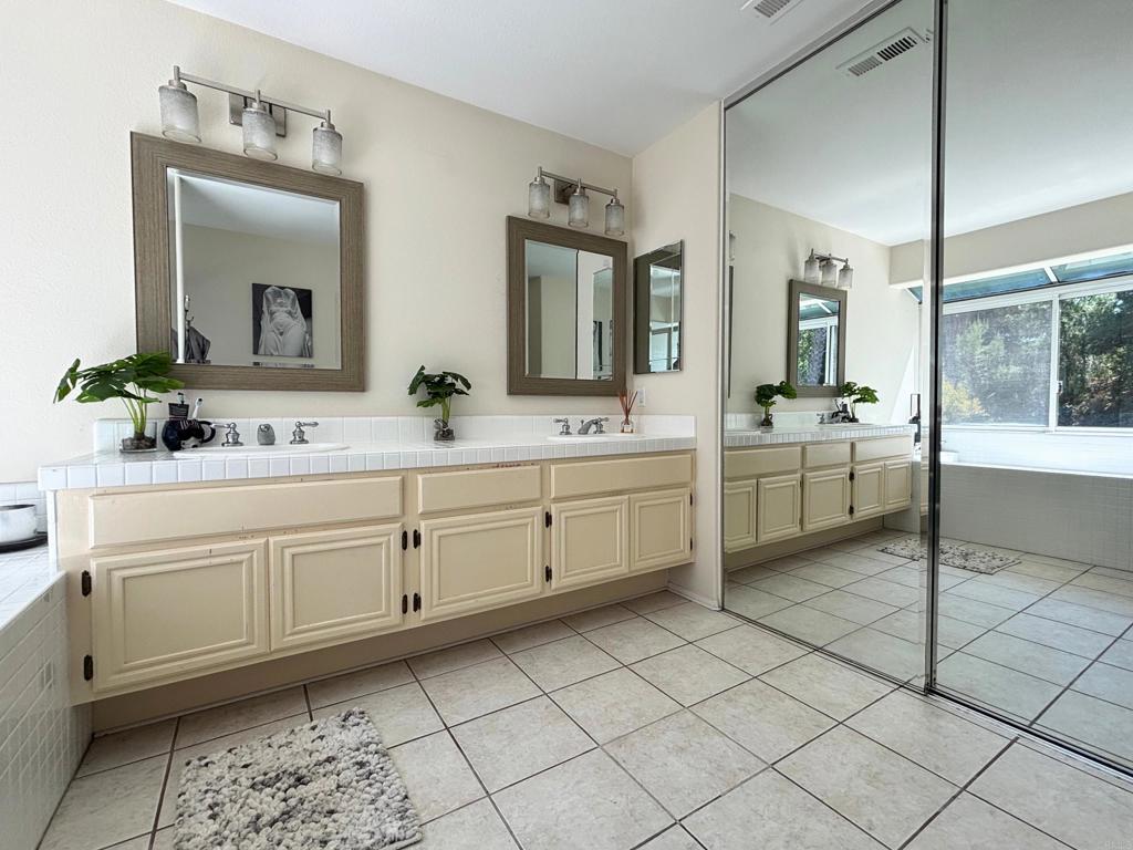 4993 Calle Sobrado Oceanside, CA 92056 - Photo 7 of 10