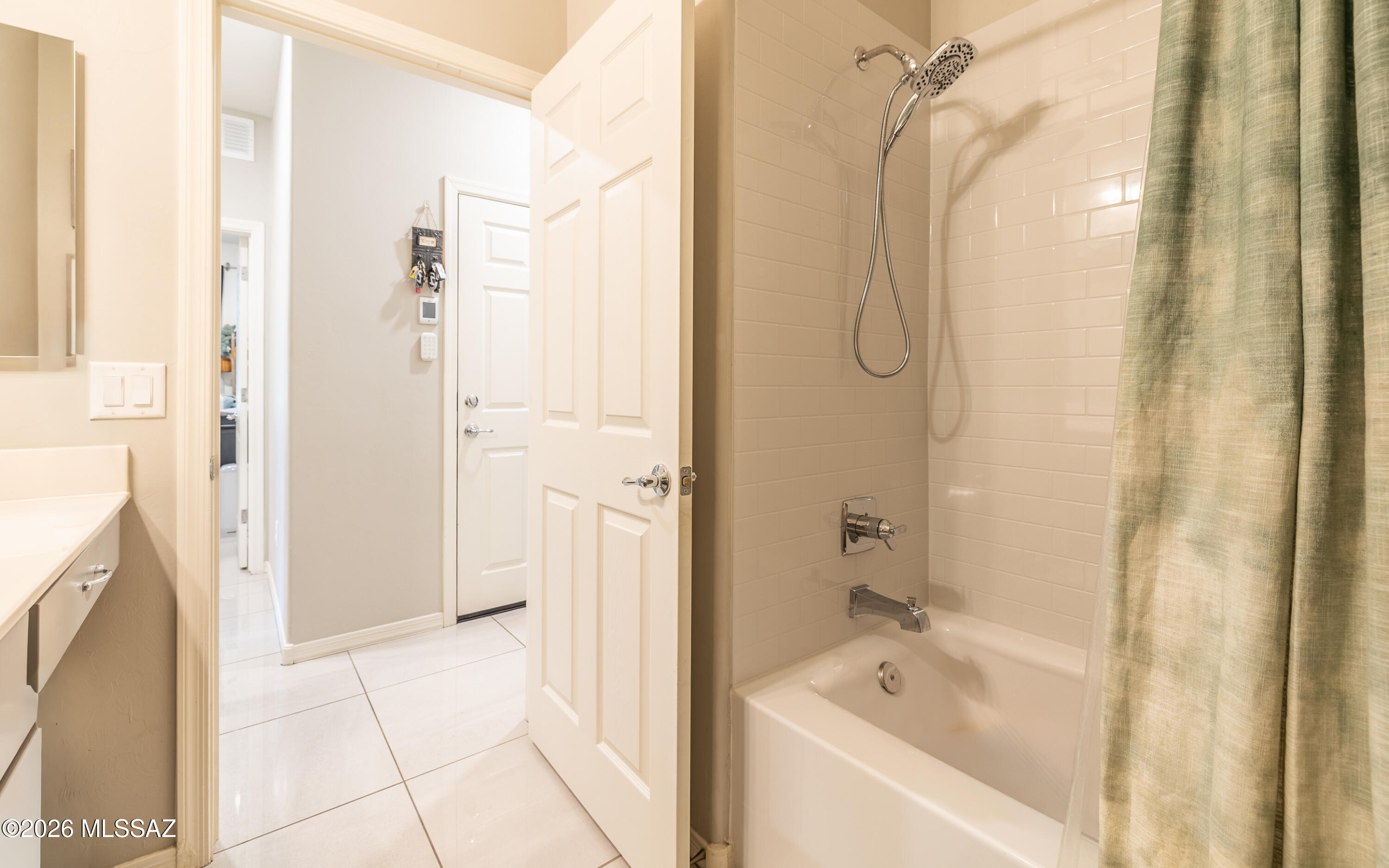 8635 North Rome Court Tucson, AZ 85742 - Photo 18 of 27 Guest Bathroom