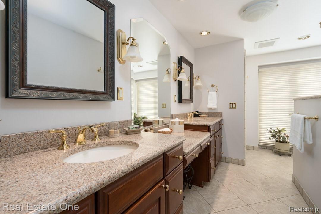 4727 Rivers Edge Drive Troy, MI 48098 - Photo 20 of 42 4727-Rivers-Edge-Dr-30.jpg