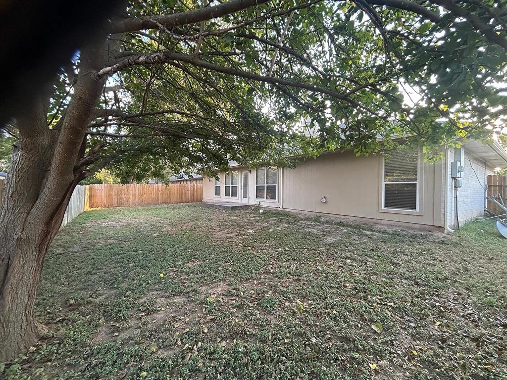 616 North Ave C Springtown, TX 76082 - Photo 12 of 13 a backyard of a house
