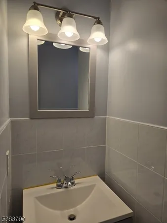 $2,975 | 89 Sumo Village Court, Newark, NJ 07114