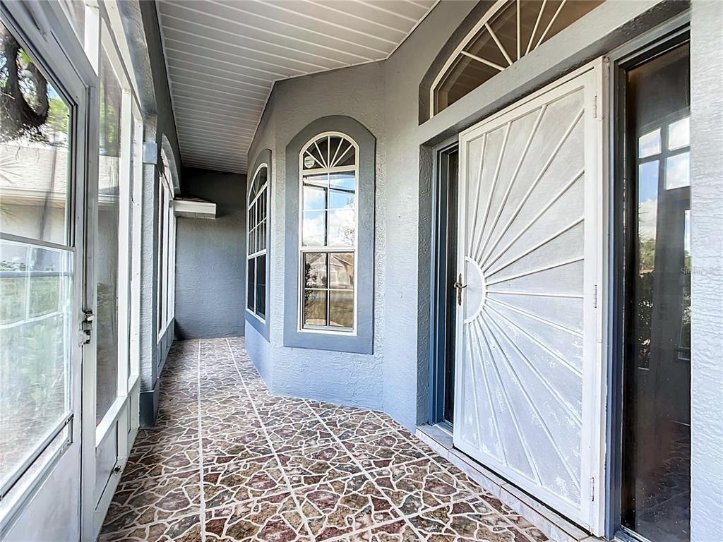 40 Hickory Loop Way Ocala, FL 34472 - Photo 3 of 31 Enclosed front porch