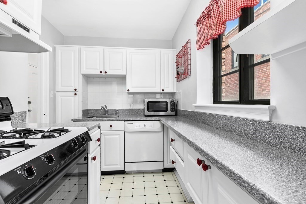 69 Strathmore Road, Unit 6 Boston, MA 02135 - Photo 4 of 9 Gallery Image 4