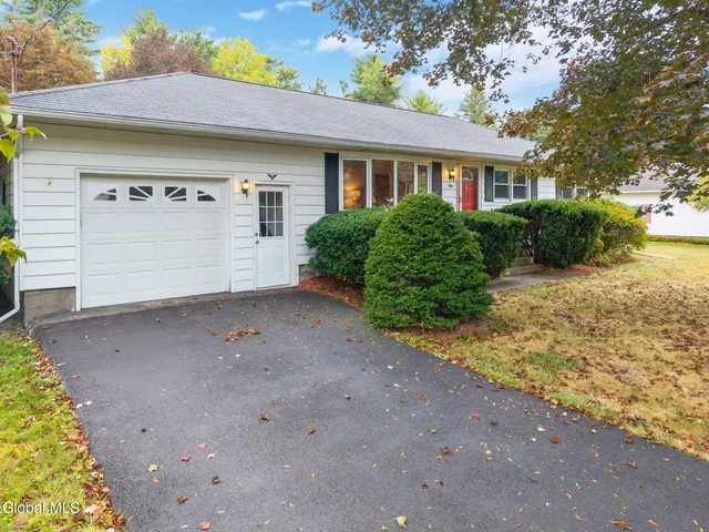 $349,900 | 9 Apple Blossom Lane, Voorheesville, NY 12186