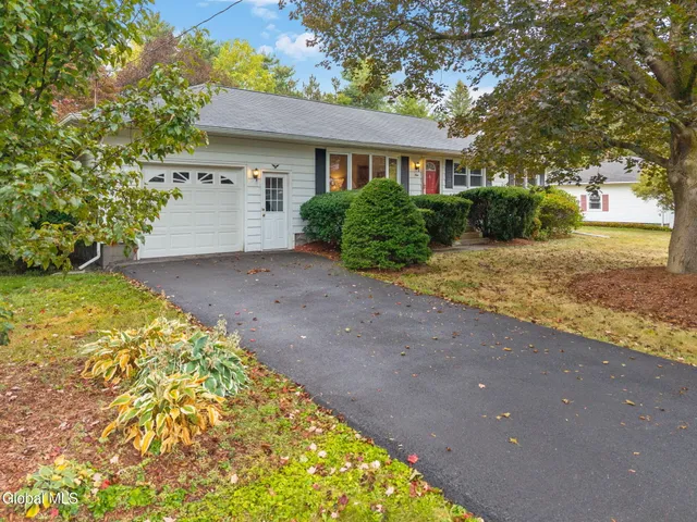 $349,900 | 9 Apple Blossom Lane, Voorheesville, NY 12186