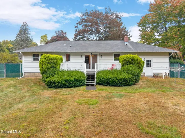 $349,900 | 9 Apple Blossom Lane, Voorheesville, NY 12186