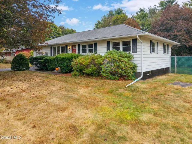 $349,900 | 9 Apple Blossom Lane, Voorheesville, NY 12186