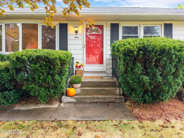 $349,900 | 9 Apple Blossom Lane, Voorheesville, NY 12186