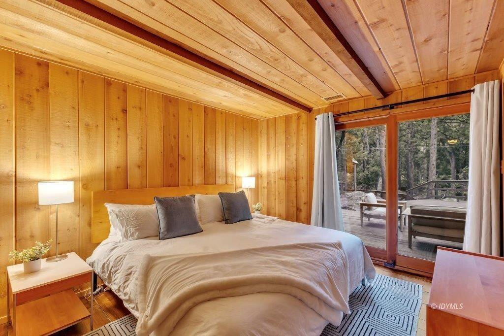 24631 Upper Rim Rock Road Idyllwild, CA 92549 - Photo 15 of 34 a bedroom with a large bed and a large window