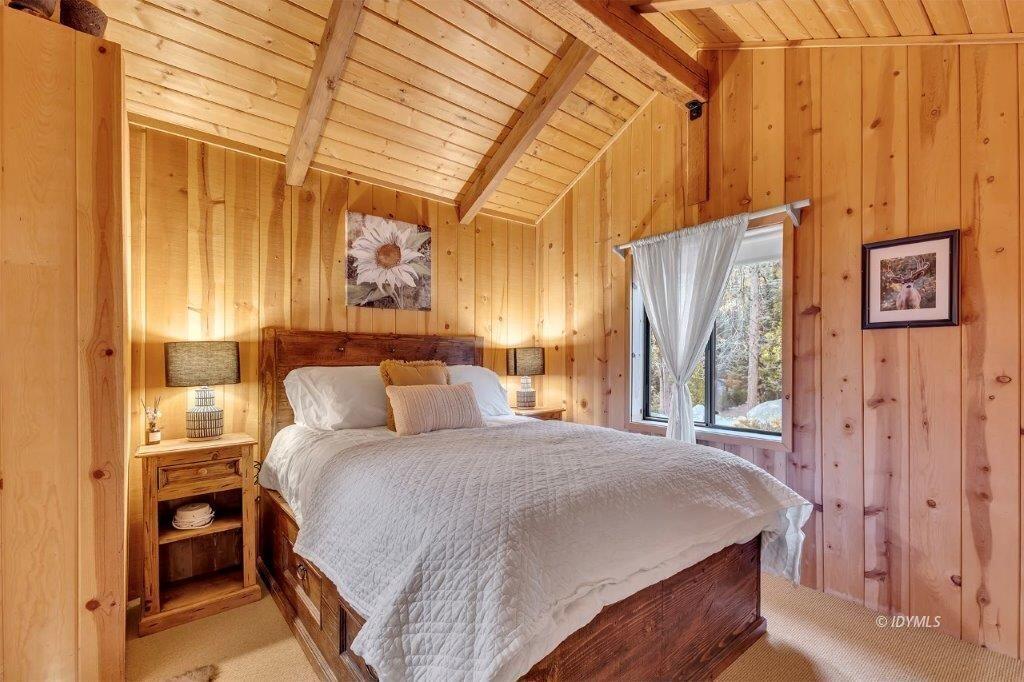 24631 Upper Rim Rock Road Idyllwild, CA 92549 - Photo 28 of 34 a bedroom with a bed and a mirror