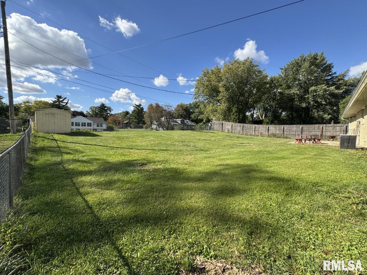 3816 Ridgewood Drive Davenport, IA 52807 - Photo 4 of 22