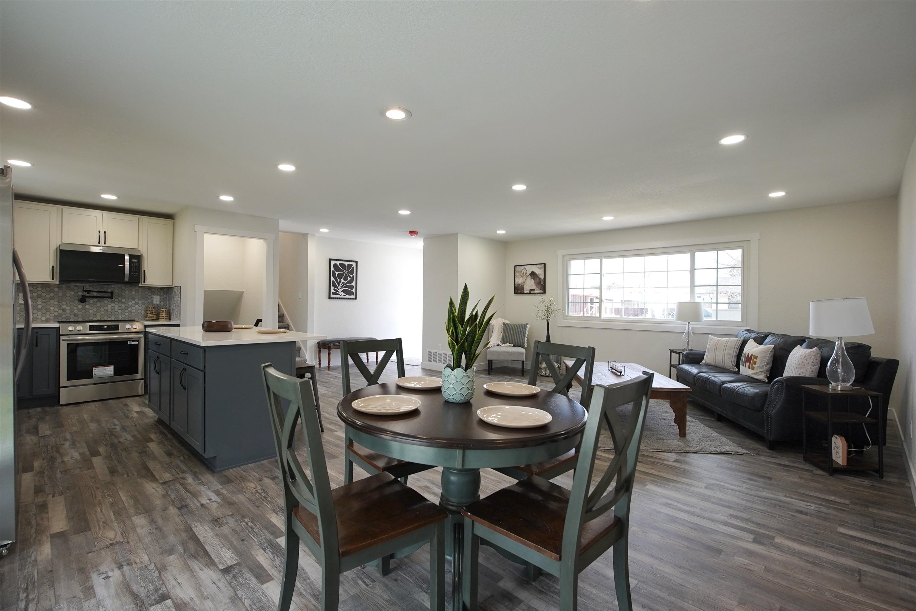 1220 Ivy Lane Casper, WY 82609 - Photo 4 of 36