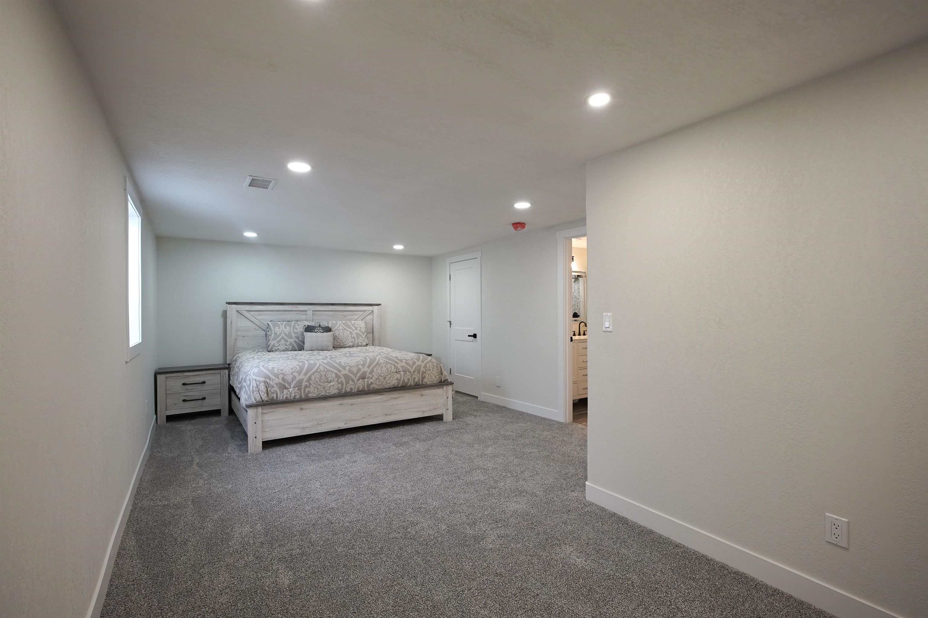 1220 Ivy Lane Casper, WY 82609 - Photo 9 of 37