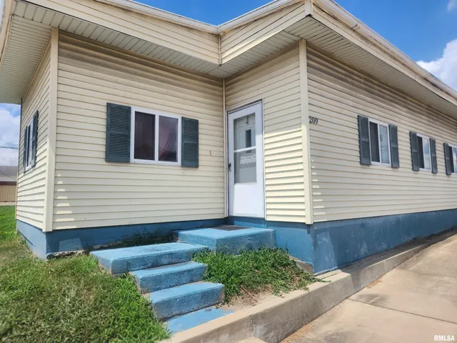 $69,900 | 209 South Main Street, Pinckneyville, IL 62274